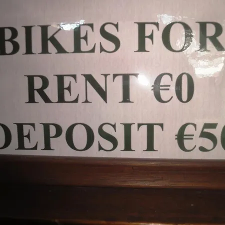 Frank's Backpackers Hostel *