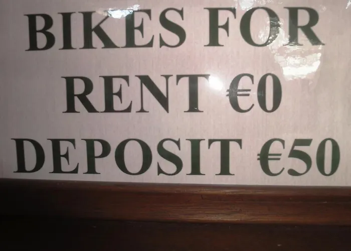 Frank's Backpackers Hostel *